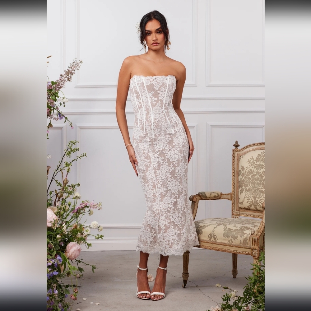 V. Chapman Capulet Dress in White Chantilly Lace - Picture 1 of 11